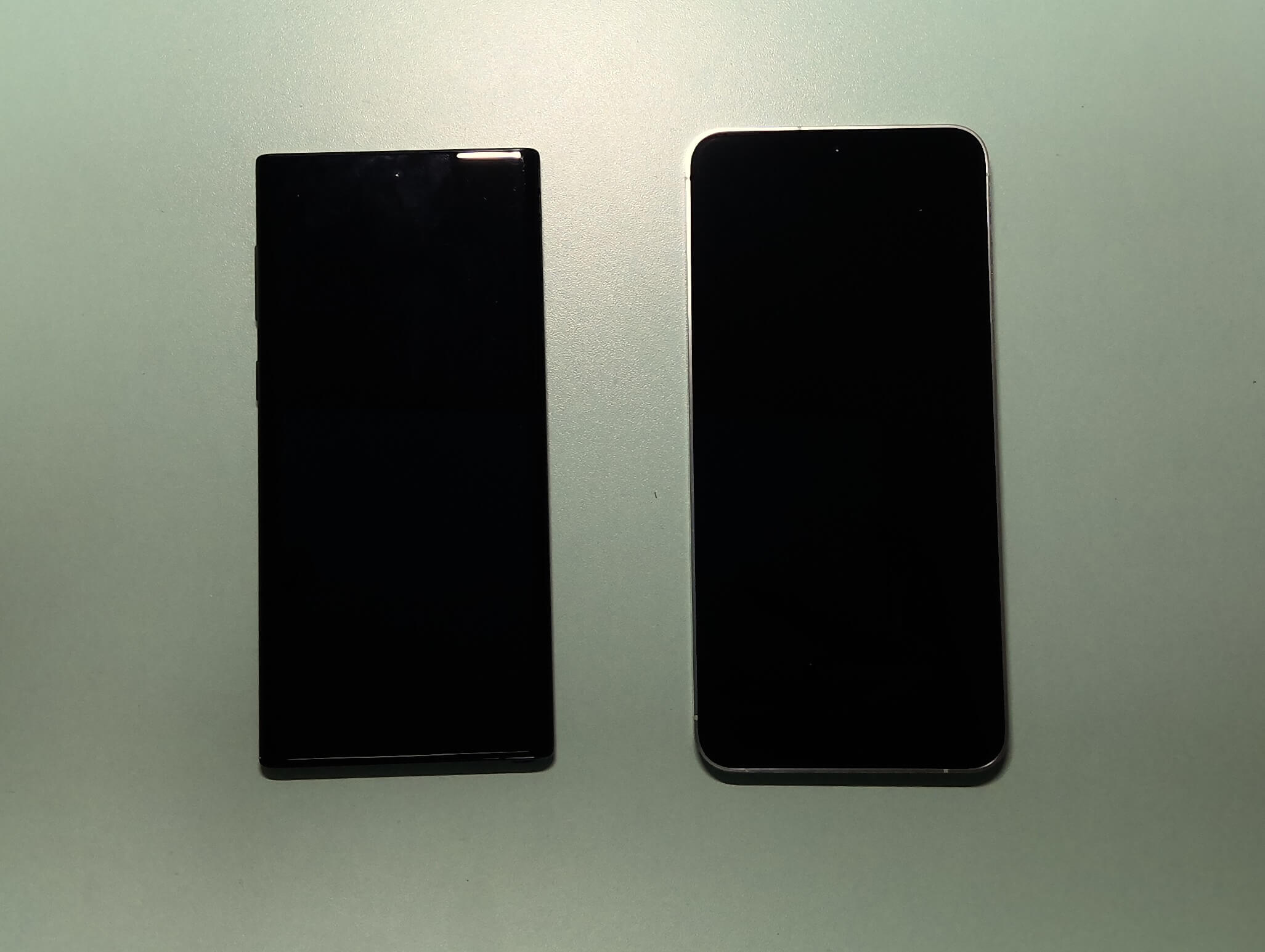 노트10과의 비교 앞면