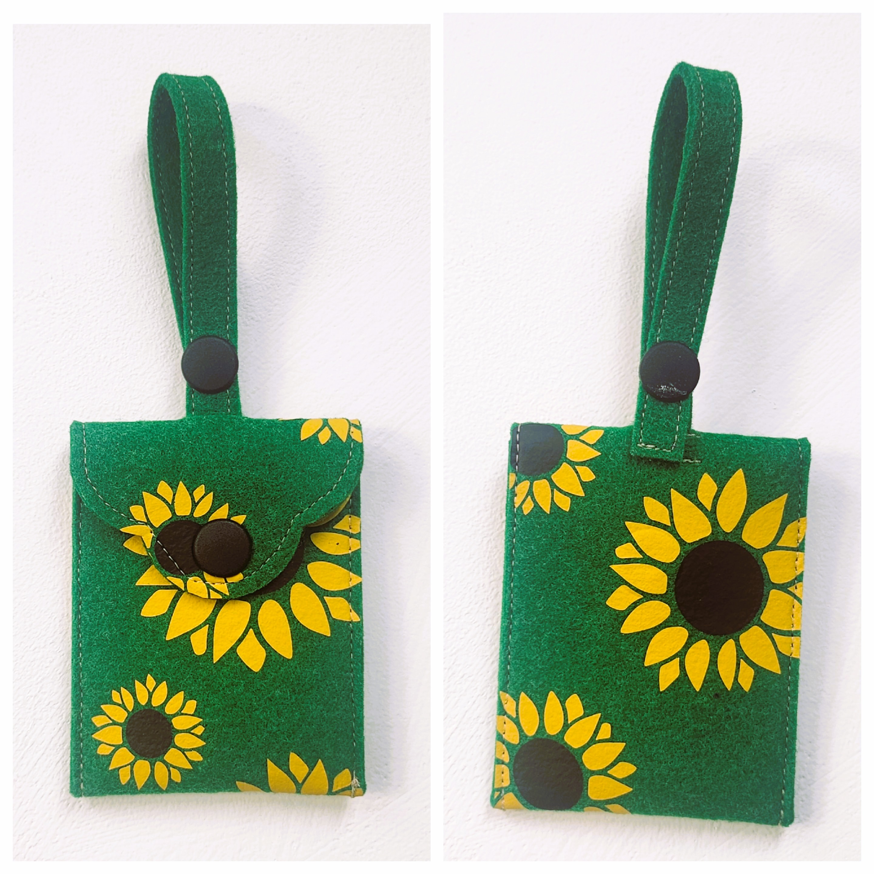 해바라기 모양 펠트 카드지갑이 있다.