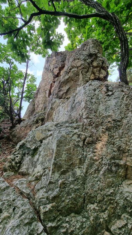 다가가 본 제1봉 바위 옆-뒤 쪽 절벽,