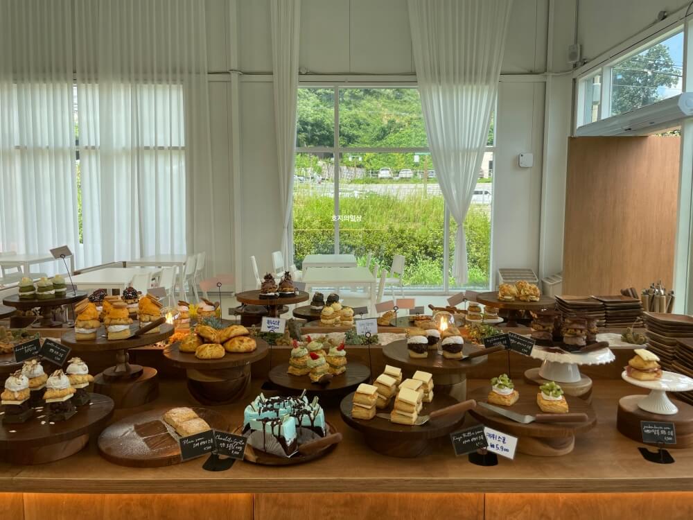 용인 신상 디저트 카페 기로띠 - 진열된 베이커리 류