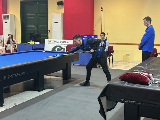 브락 하스하스- U25 3쿠션 유럽 챔피언십 대회 경기모습. 뒤쪽에 앉아 있는 선수가 하스하스. (출처 : CEB)