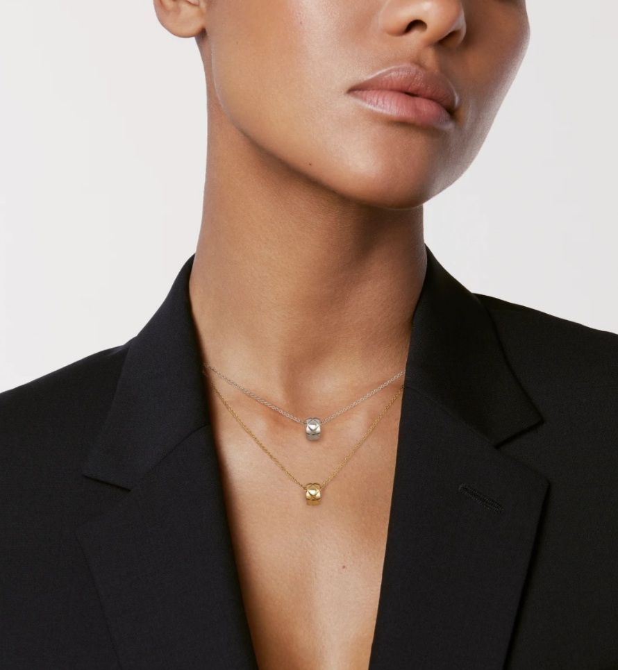 샤넬 코코크러쉬 목걸이 착용