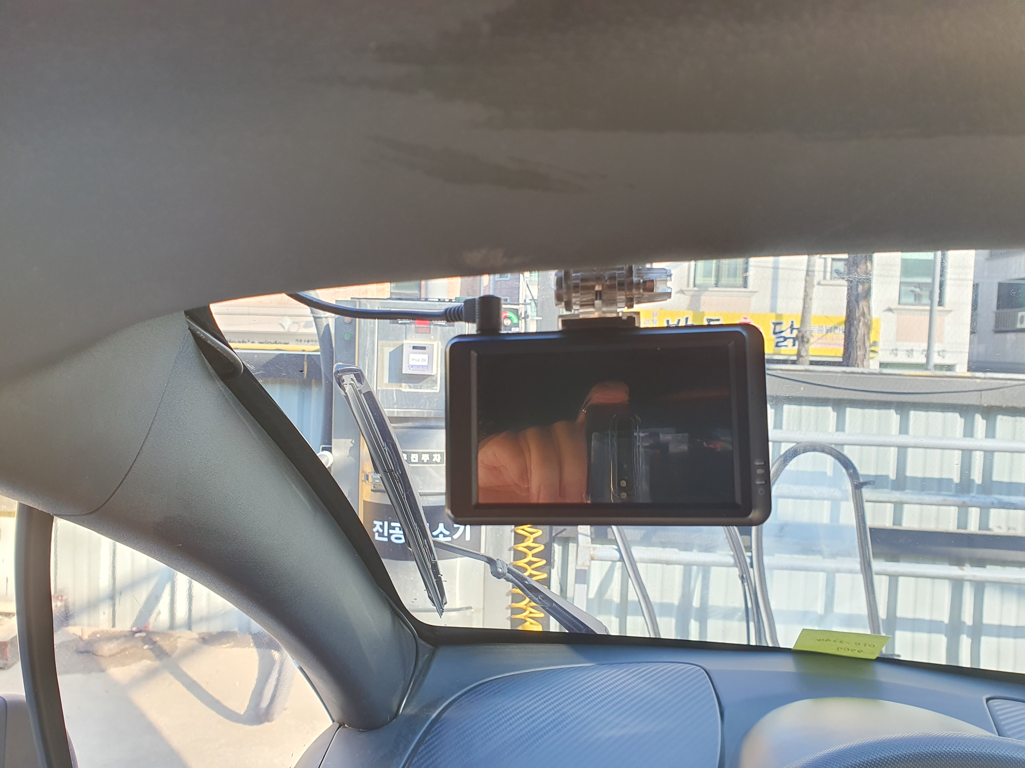 최종 좌측에 블박을 설치 하였습니다.