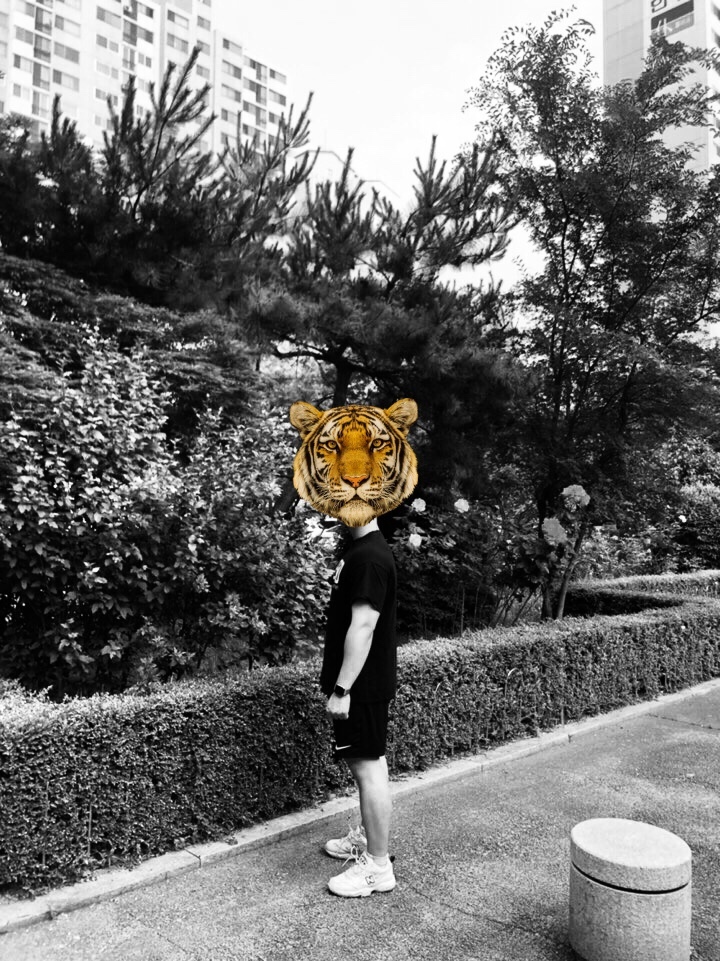 데일리 룩(오뭘입)_강경원 티셔츠&#44; 강경원 레전드 티셔츠&#44; 나이키 반바지&#44; 뉴발란스 608 운동화 OOTD