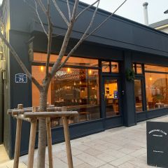 도심속 호젓한 종로 돌담길 서순라길: 인스타 '성지'