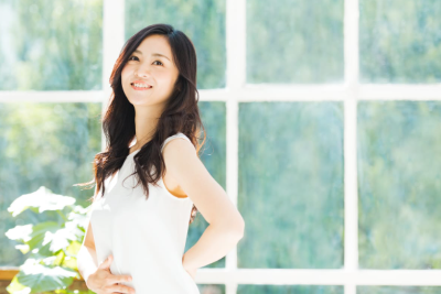 웃고 있는 여성