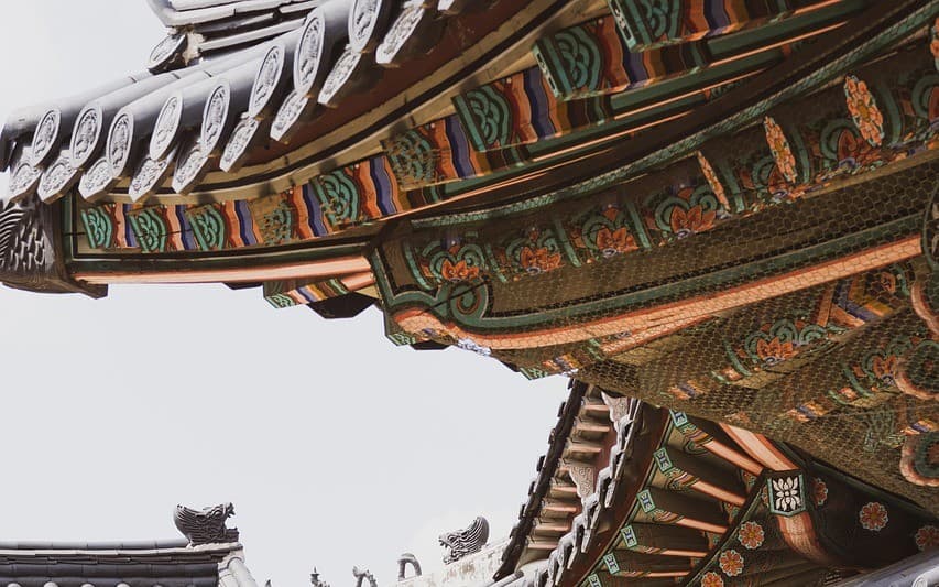 전통기와는 왜 아무렇게나 올릴 수 없었을까? 기와를 쌓는 순서와 한옥