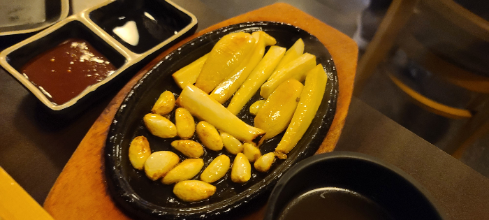 분당맛집 므금역맛집 물고기자리 숙성회 회맛집 무한리필 내부 일본식분위기 자리세팅 활멍게 민어회 광어회 도미회 마늘 버섯 버터구이