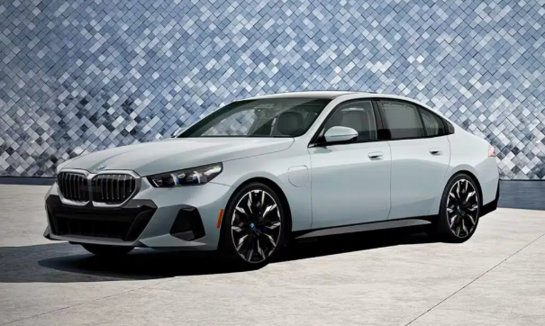 2025 BMW 5시리즈: 풀체인지 모델 정보, 가격, 연비, 그리고 경쟁 차종 비교분석
