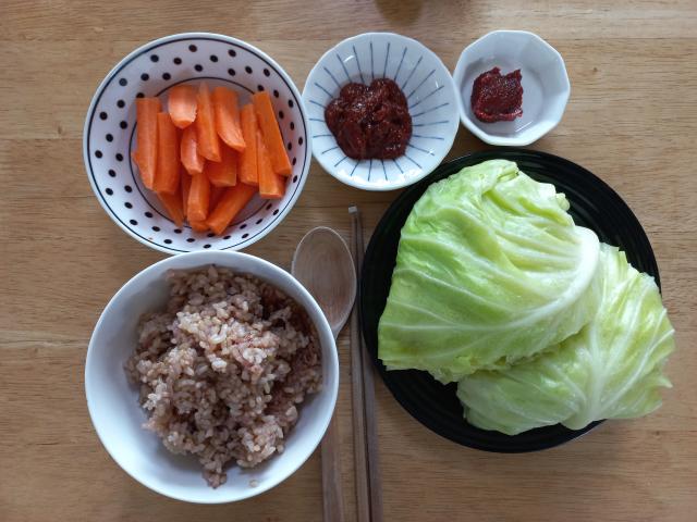 현미밥과 찐 양배추