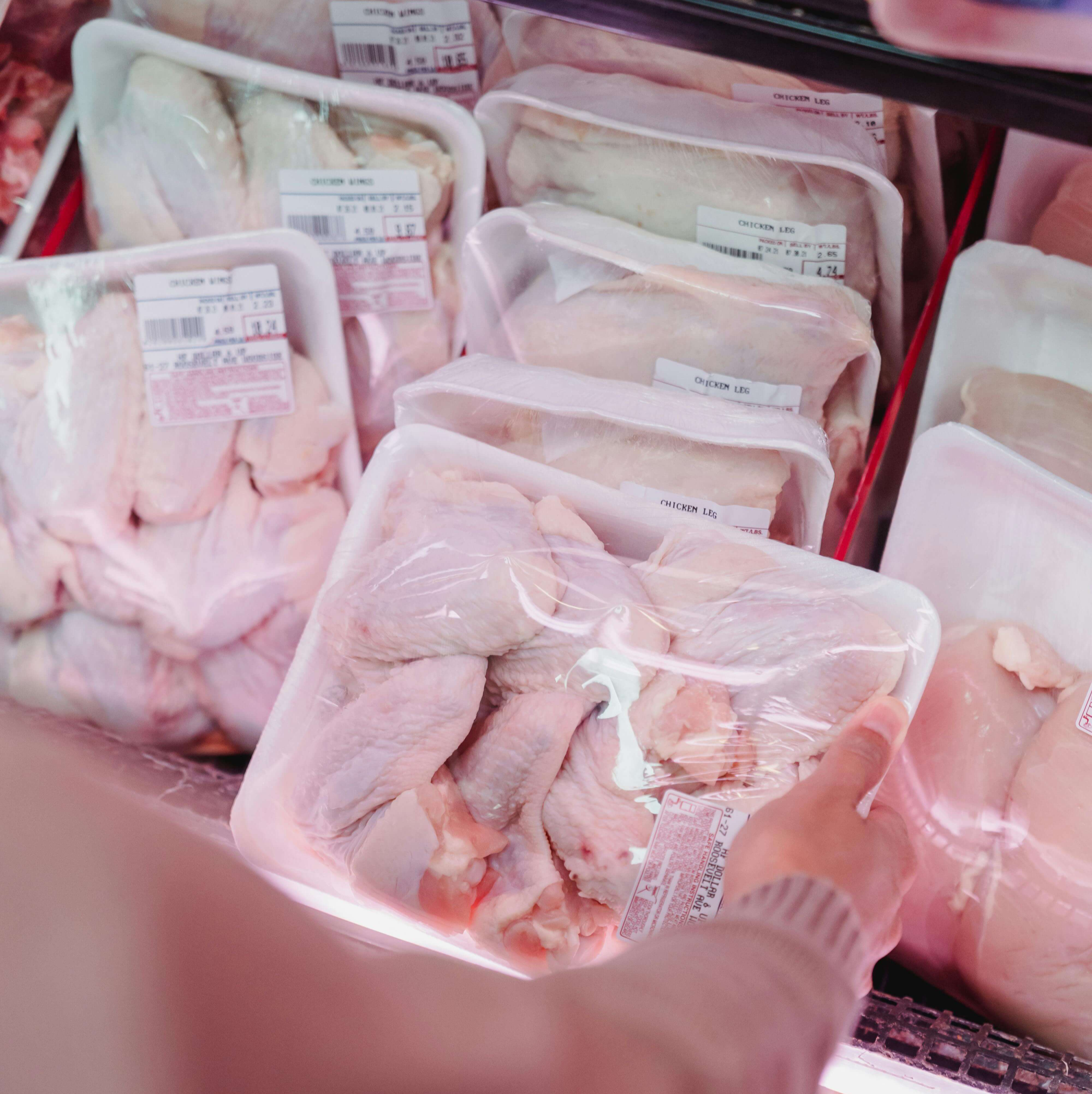 마트에 진열되어 있는 생닭