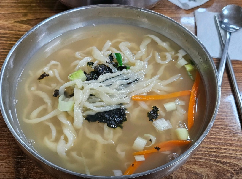 원조 홍두깨 윤정이 손칼국수 대표 메뉴