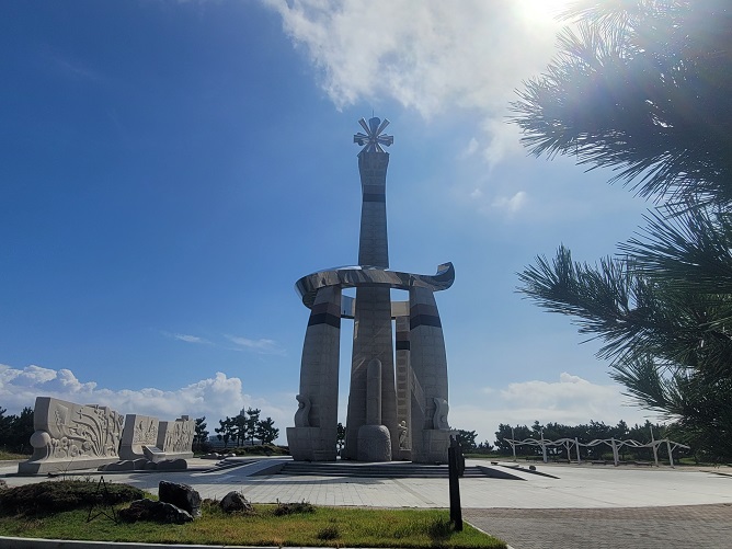 군산 신시광장 새만금방조제 준공조형물