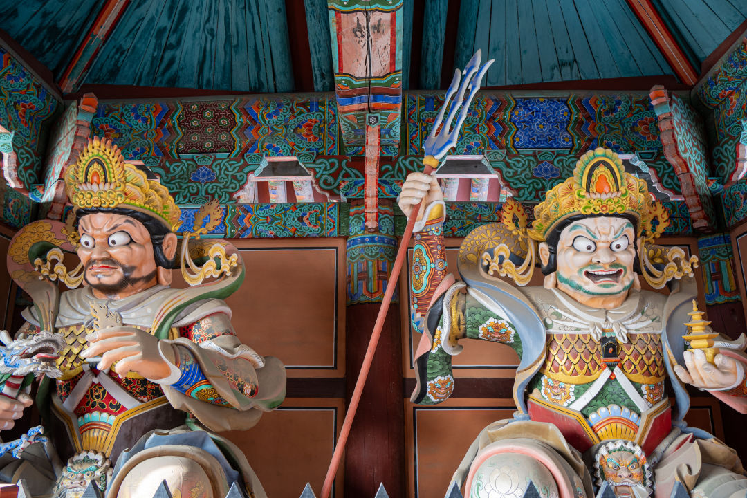 용주사 사천왕문