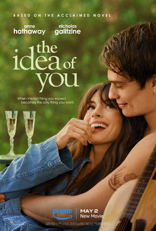 영화 The Idea of You 공식 포스터. 앤 해서웨이와 니콜라스 갈리친이 다정하게 앉아 웃고 있으며, 배경은 푸른 자연 풍경이다. 두 사람 사이엔 샴페인 잔이 놓여 있고, 포스터 하단에는 &ldquo;prime video&rdquo;, &ldquo;MAY 2 New Movie&rdquo;라는 문구가 있다. 상단에는 "Based on the acclaimed novel"이라는 문구와 두 배우의 이름이 표시되어 있다.