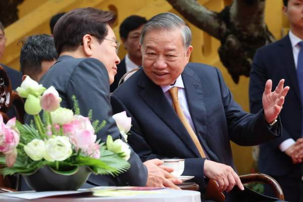 이 대통령 탕롱황성 친교 행사와 태극기 패션 외교의 핵심 정리: 베트남 순방 마무리