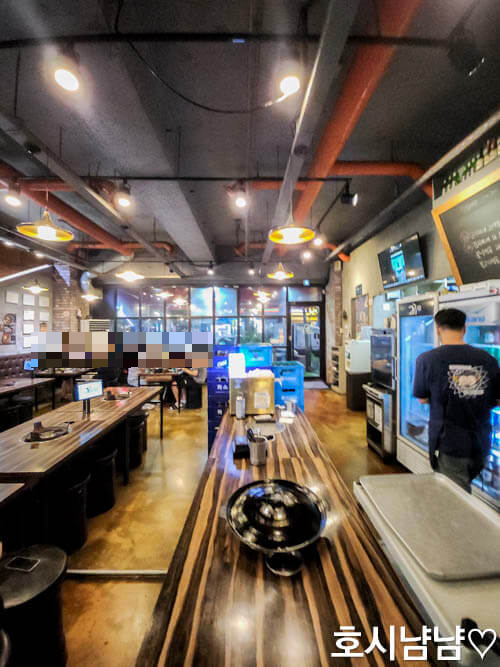 하남 고구려삼겹살 풍산점 깔끔한 매장 내부