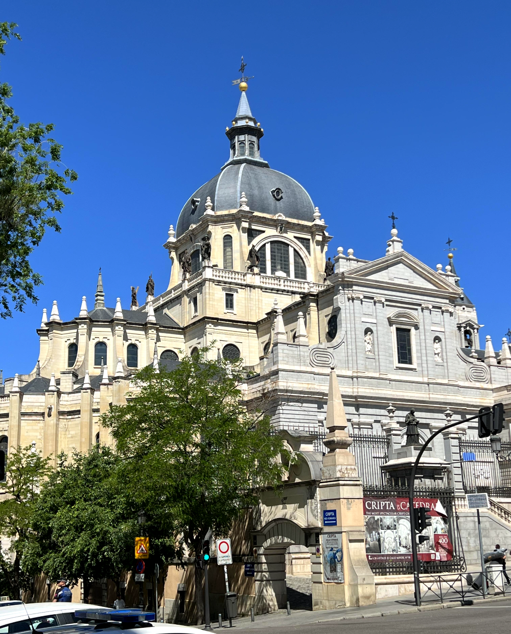 알무데나 대성당 전경2