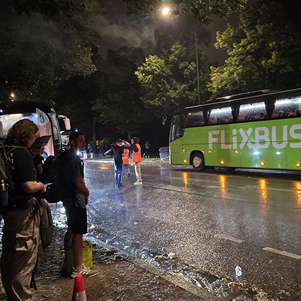 비오는 밤 파리에서 리옹 플릭스 야간버스