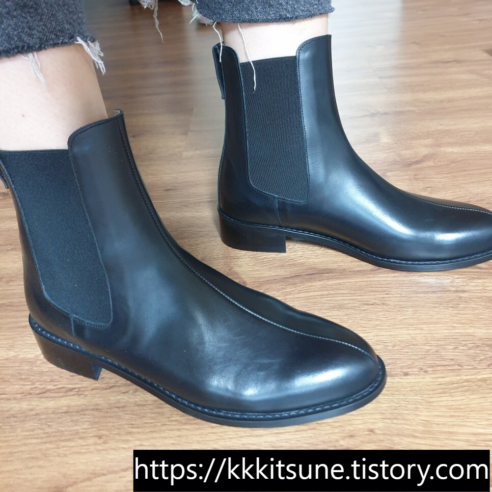로맨틱무브 우먼 앵클 첼시부츠 검정 R21W154 착용사진 대각선