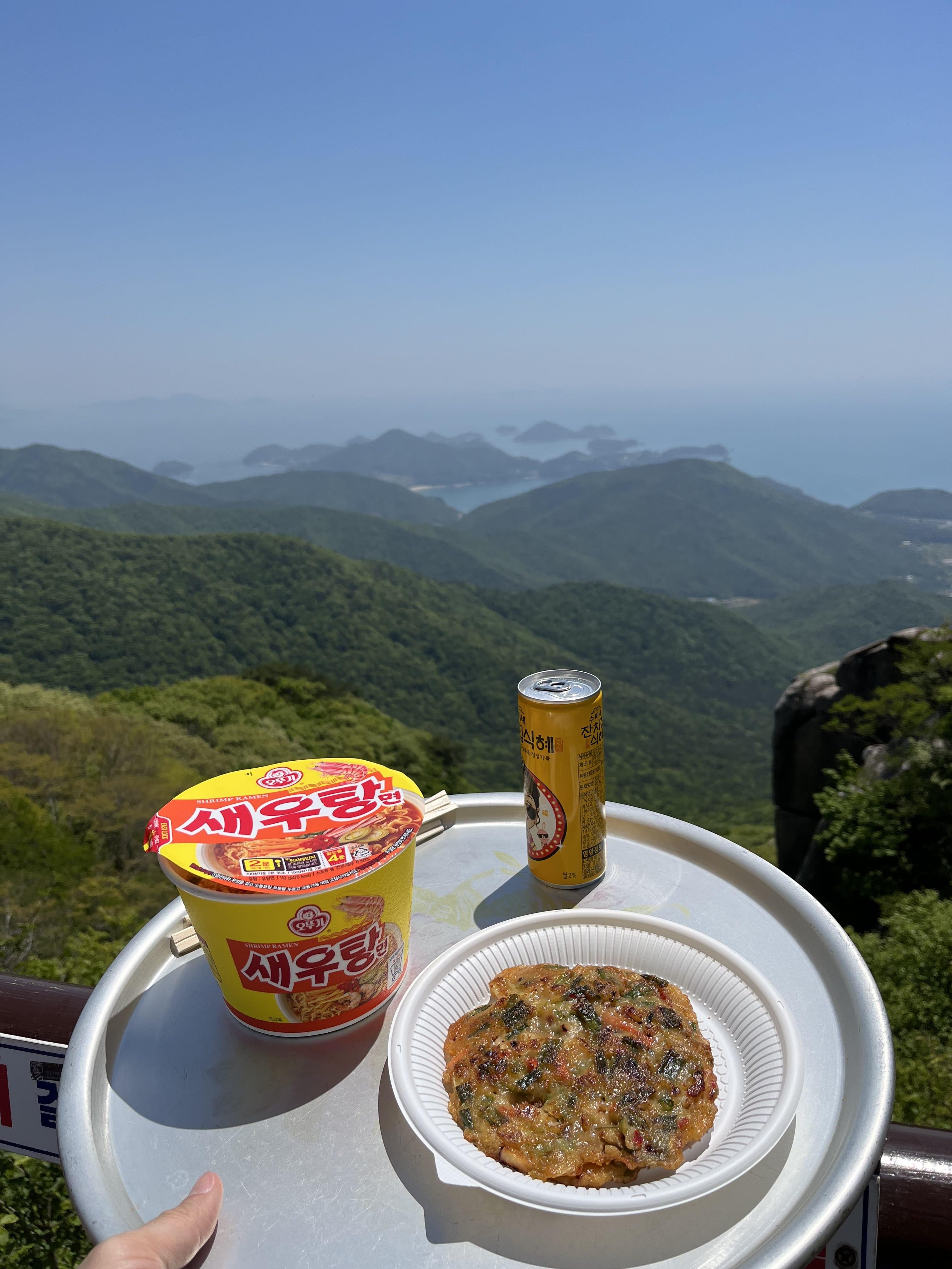 금산산장-컵라면-해물파전-식혜-산