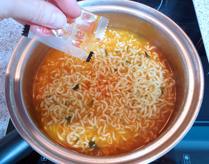 이마트 노브랜드 불 맛 해물 라면 내돈내산 후기 리뷰 매운 맵기 짬뽕 너구리 진라면 순한 가격