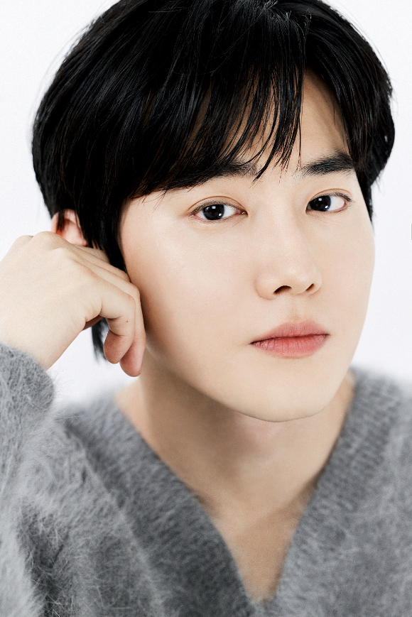 배우 수호가 JTBC '힙하게' 종영 기념 인터뷰에서 포즈를 취하고 있다. [사진=SM엔터테인먼트]