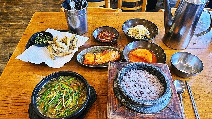 할머니-추어탕-한-끼-식사