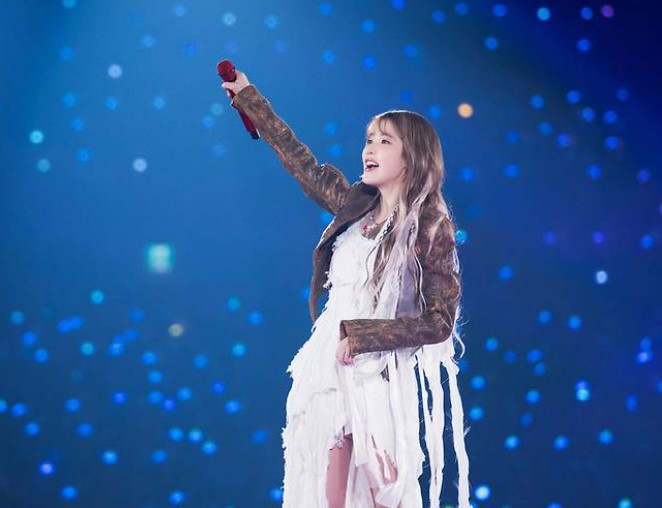 아이유 첫 월드투어 개막