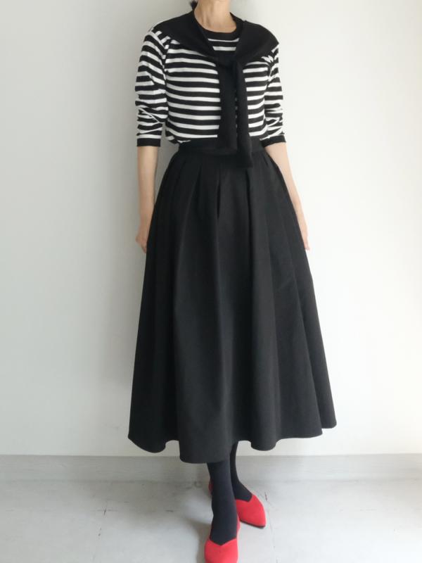 풍성한 핀턱 맞주름 면 뒷밴딩 햅번 롱 플레어 풀 스커트