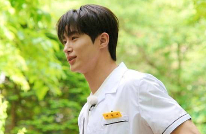 변우석-교복입은-사진