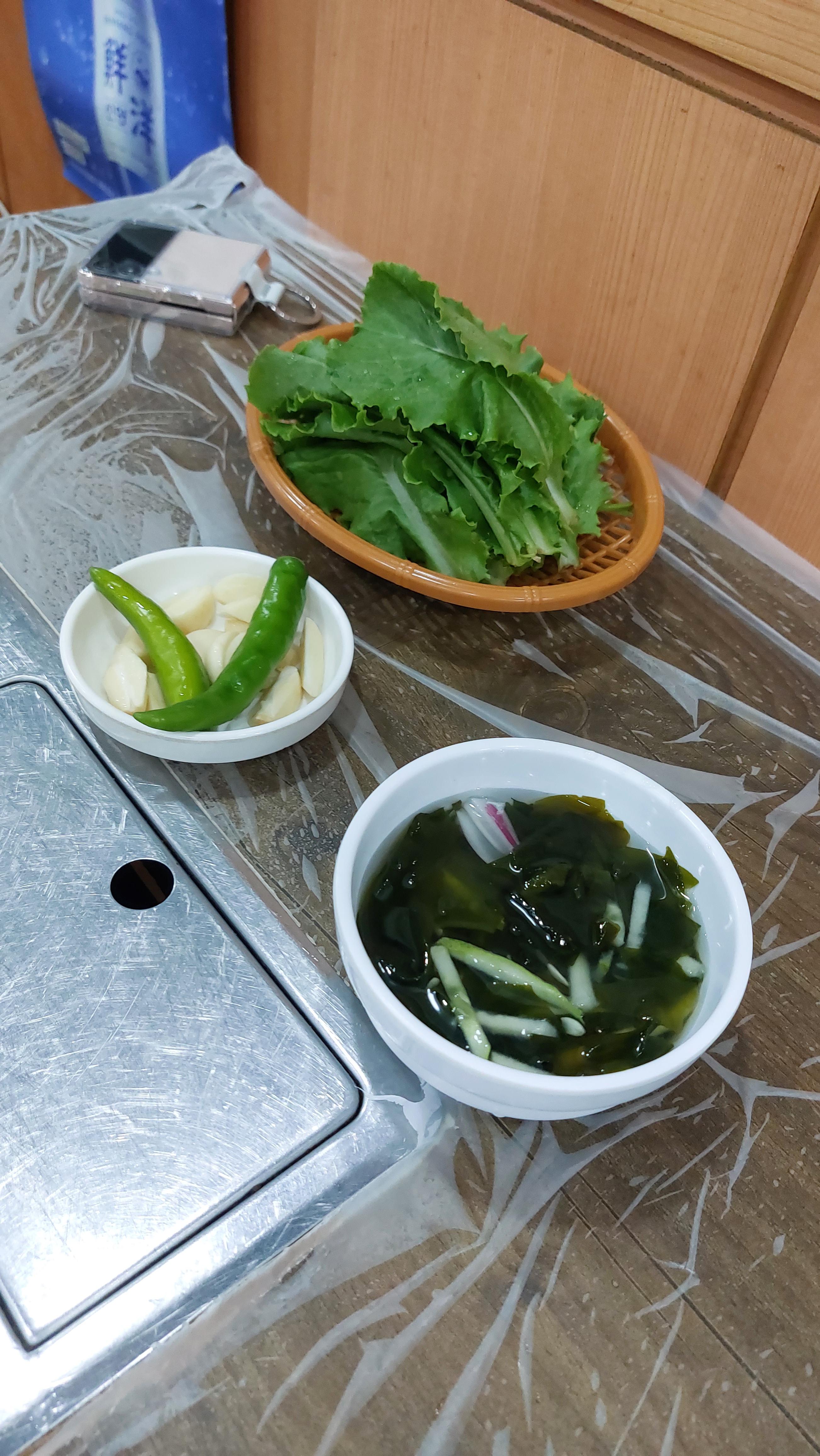 또먹돼지 반찬들 오이냉국이 너무 심심해서 아쉽긴함.