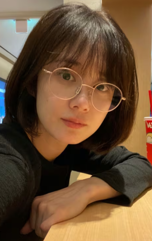 데뷔 이후 지금까지 변함없는 배우 장나라의 동안 미모를 담은 사진