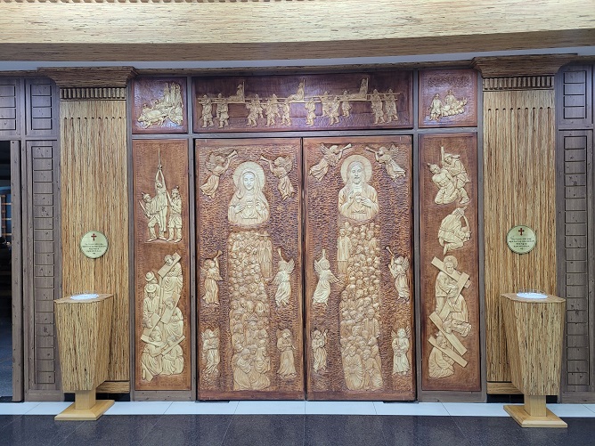 수원 정자동 주교좌성당 출입문