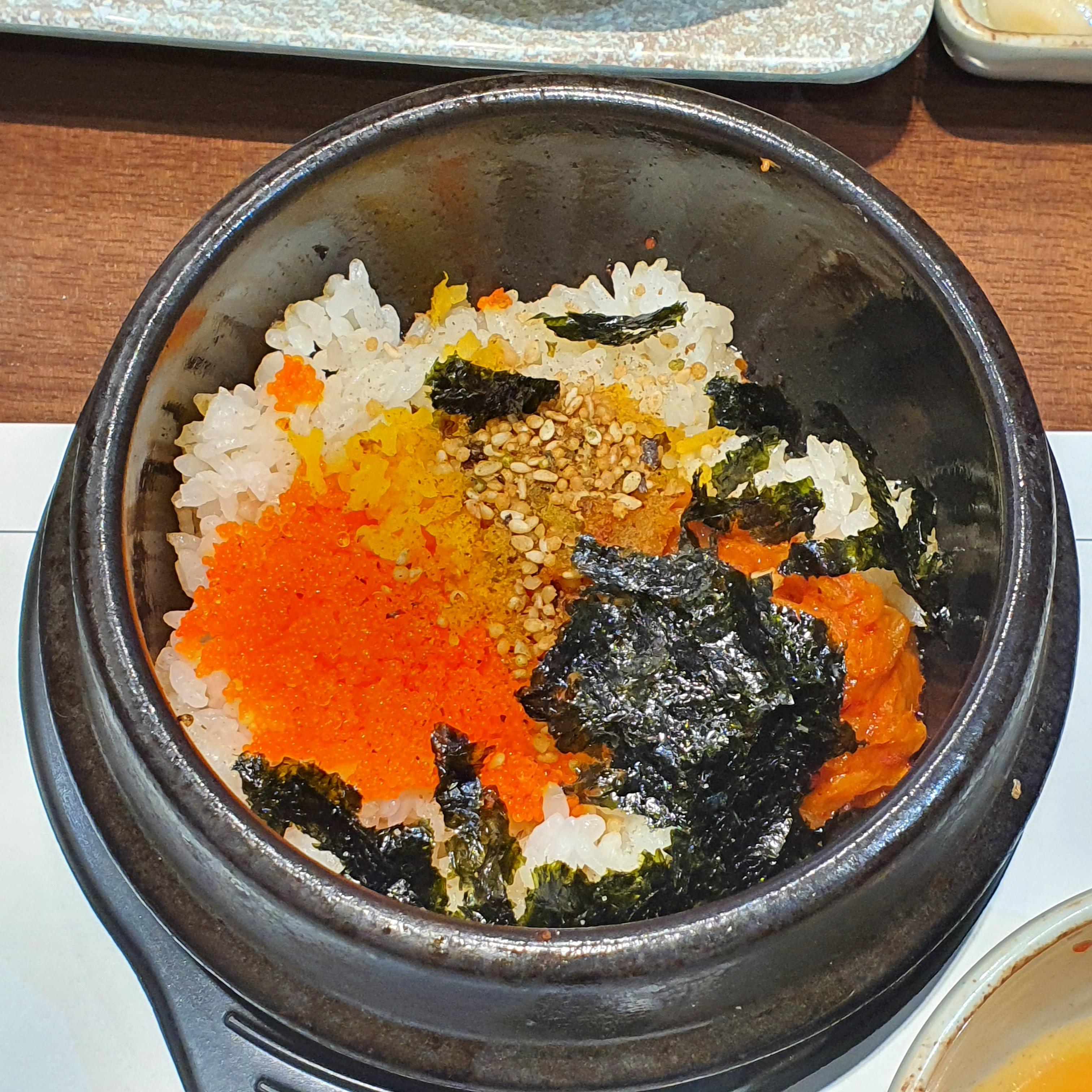 돌솥에-담긴-알밥