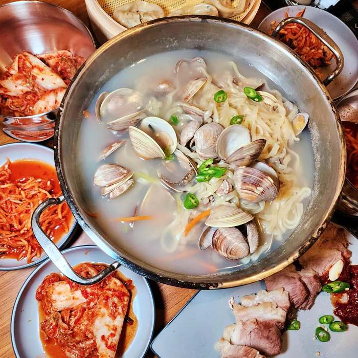 생방송투데이 하남 미사 진한 육수 백합 조개 바지락 칼국수 맛집