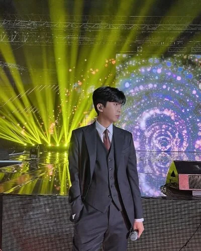 트로트-가수-임영웅-셀카-2