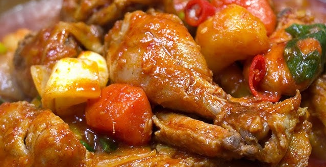 닭도리탕 맛있게 만드는법 : 닭다리가 가운데 있다