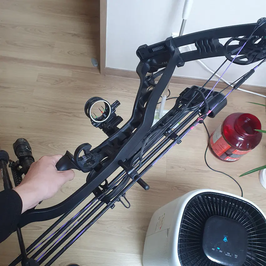 수능 모히칸 머리 컴파운드보우 현관문 뚫어버림