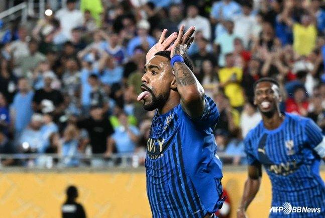 말콤과 홀란-AFP출저