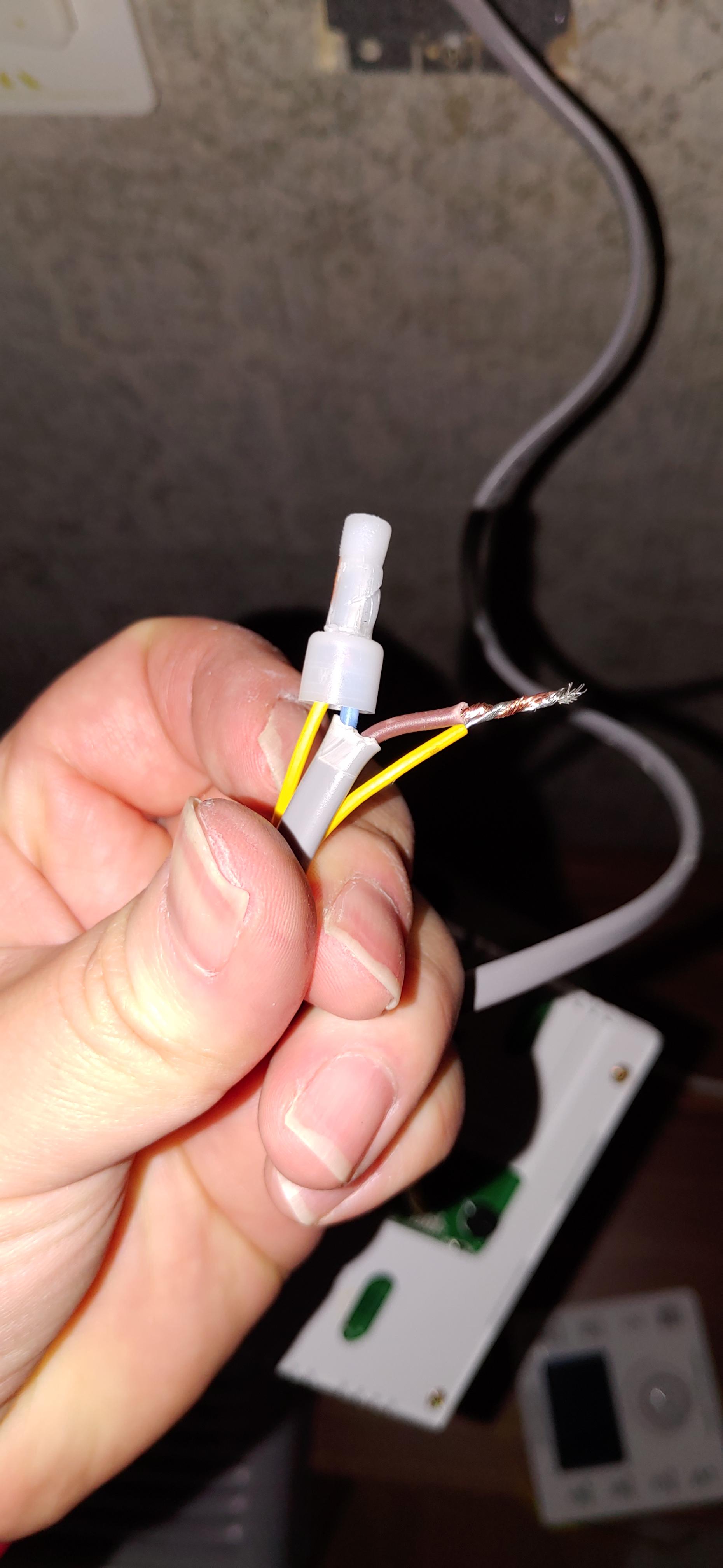 대성 온도조절기에 연결된 2개의 선