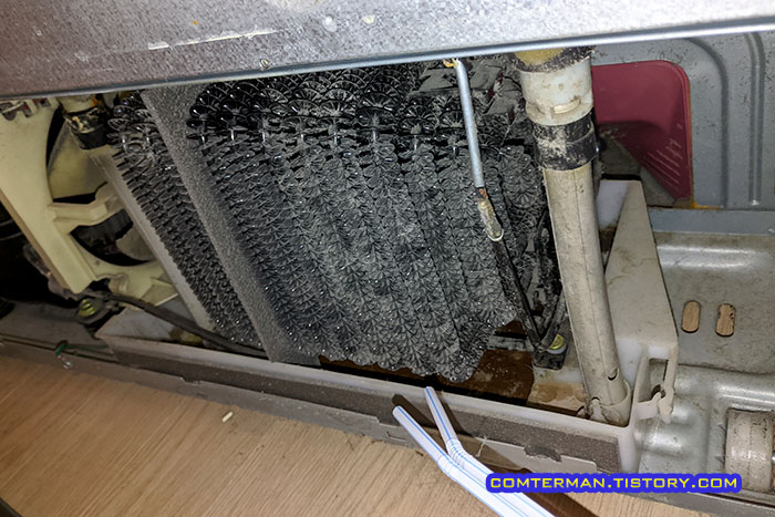 냉장고 응축기 먼지 청소 요령