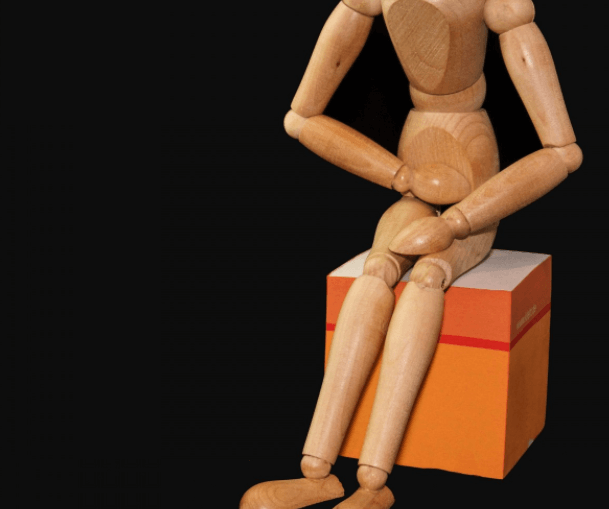 배 잡고있는 인형