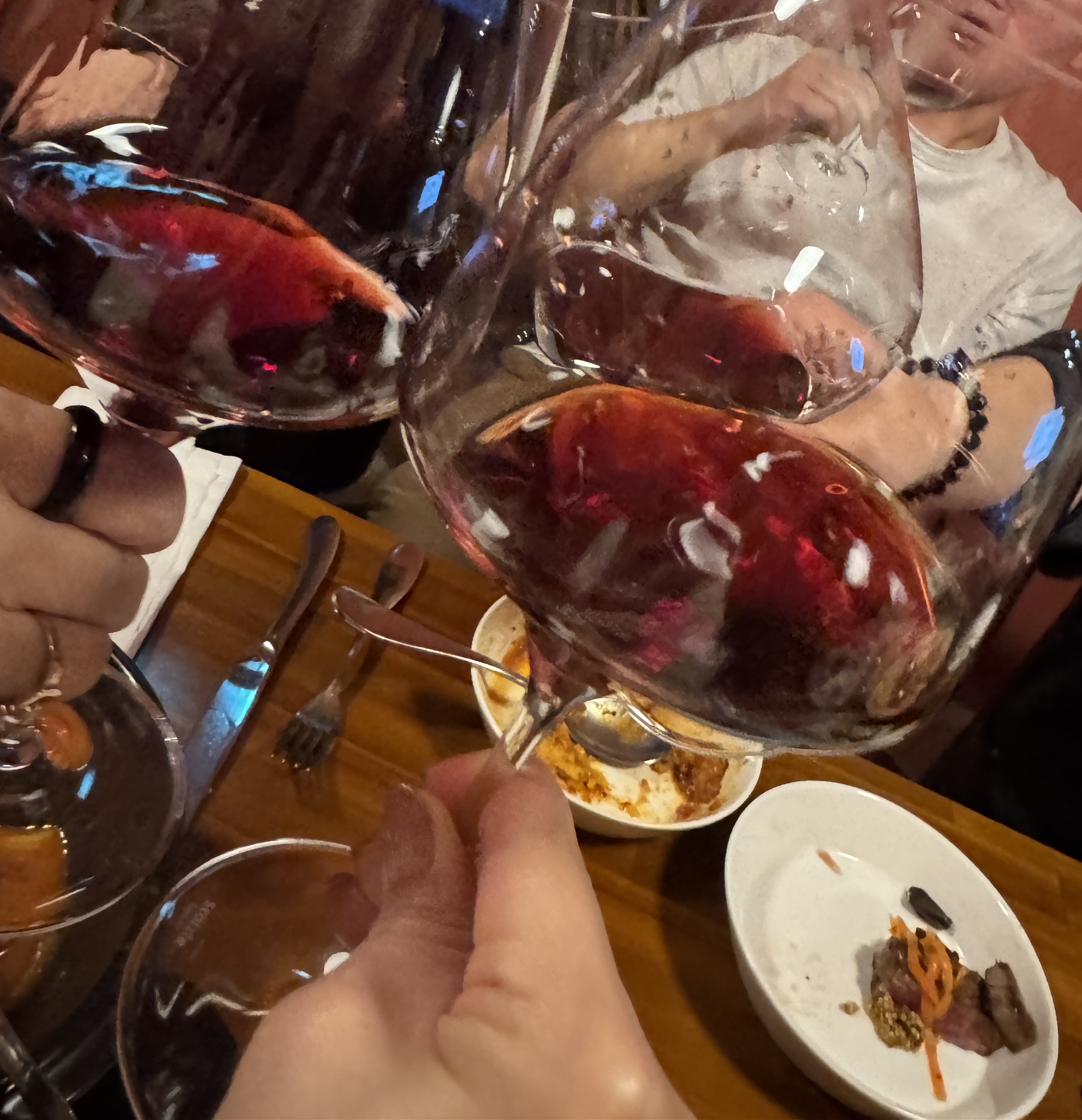 생활소믈리에 기수 송년회에서 피노 누아 레드와인으로 건배하는 성수 와인 모임