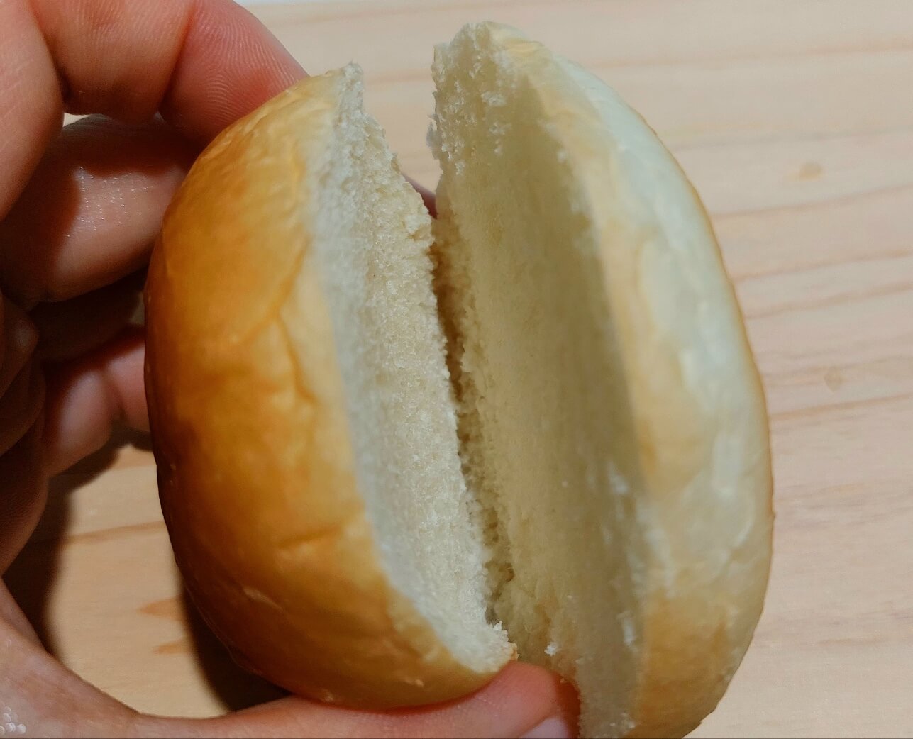 반으로 가른 모닝빵