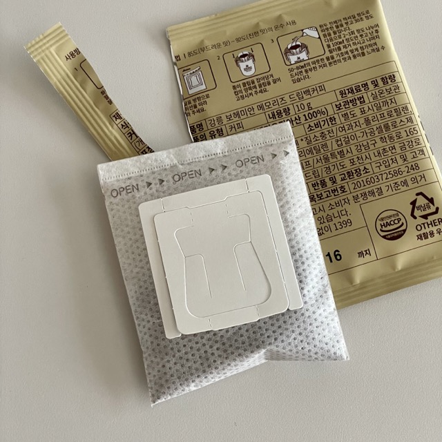 커피-드립백을-뜯을때-꽃향기가-엄청나게-올라왔습니다