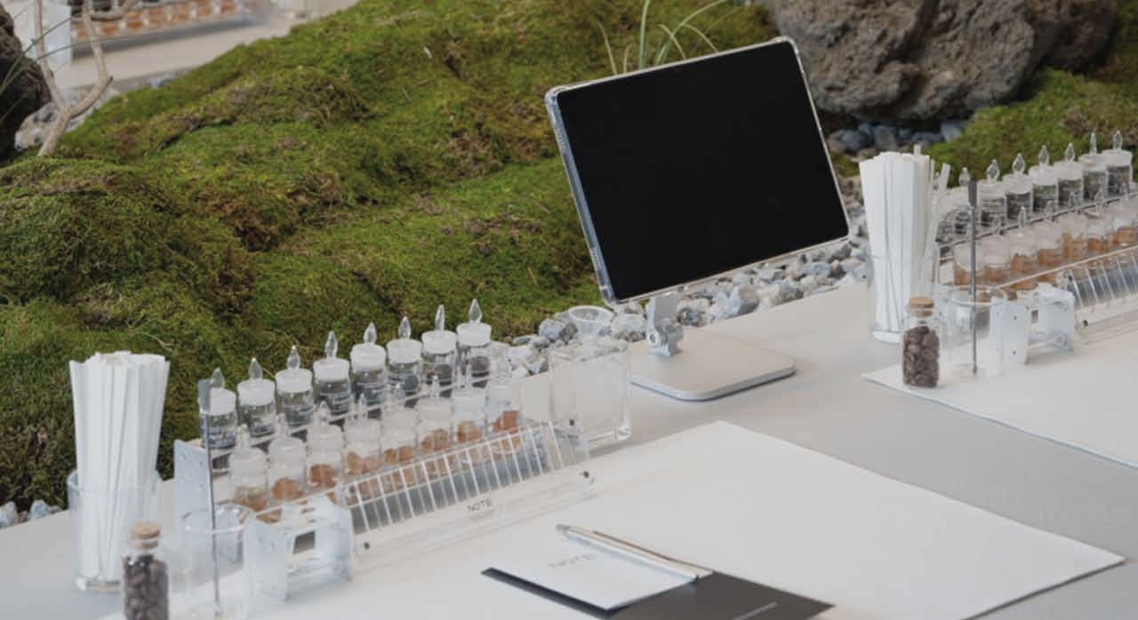 니치 향수 조향 체험 클래스의 커플 모습. [ⓒ네이버 플레이스 &lsquo;성수향수공방 닷노트&lsquo;]