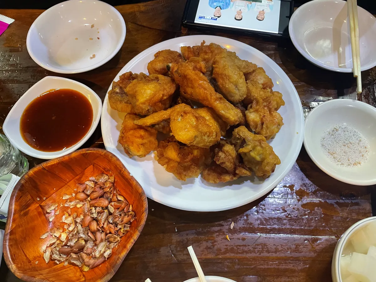 꼬끼꼬끼-치킨-상차림