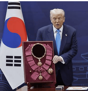 트럼프 무궁화 훈장 수여 