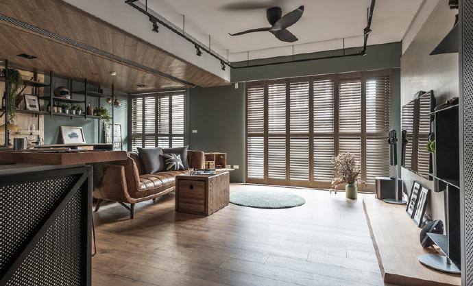 레일조명과-마루바닥으로-꾸며진-거실